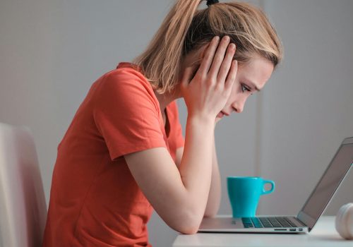 La répétition des pensées automatiques et l’hypnose