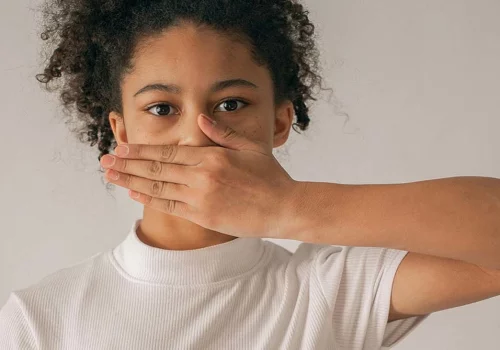 Surmonter la peur de parler en public avec l’hypnothérapie
