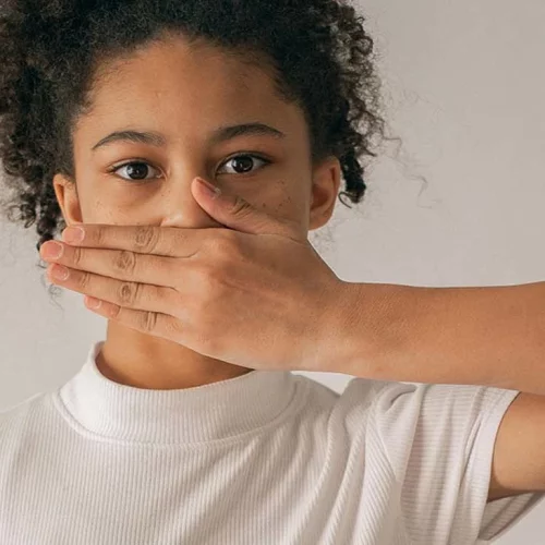 Surmonter la peur de parler en public avec l’hypnothérapie